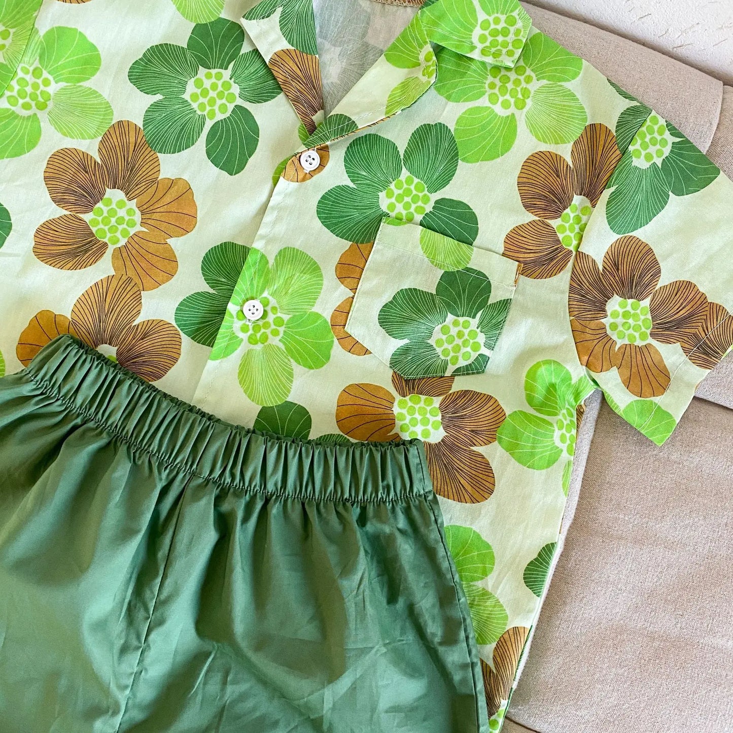 Kinder-Kleidungsset 2025 Sommer Neu Jungen Hemden Shorts 2-teilig Set Mädchen Blumenkleid Kinder Bruder Schwestern Outfits