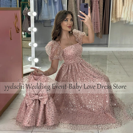 Maßgeschneiderte Kleider Für Mutter Und Tochter Elegante Glänzende Spitze Applikationen Formelle Party A-Linie Blumenmädchen Kleid Prinzessin Kind