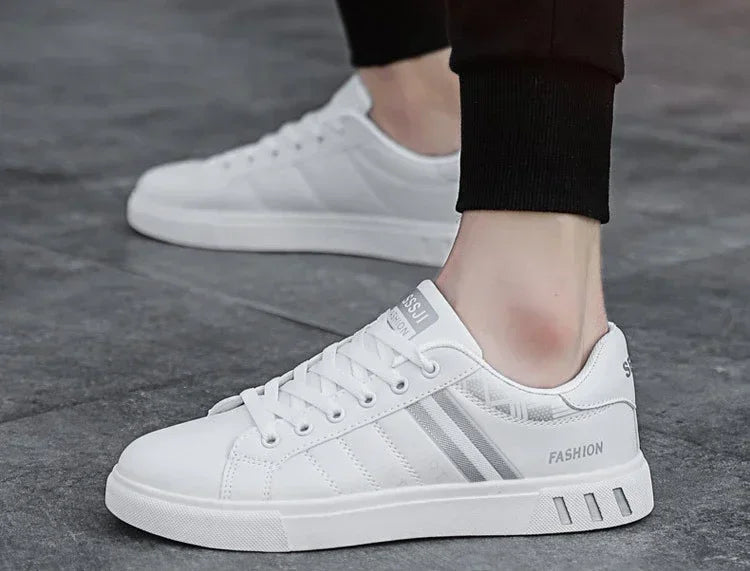 Herren-Luxus-Sneaker 2025: Qaawal Männer Flache Schuhe Luxus Herren Sneaker Frühling Herbst 2025 Outdoor Sport Schuhe für Männer Mode Vulkanisiert Schuh Tenis Para Hombre Kollektion