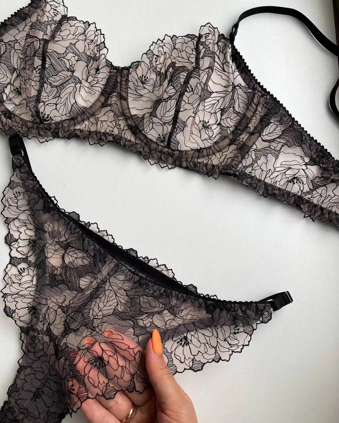 Embroidery with underwire bra briefs sexy women black sexy lace underwear set