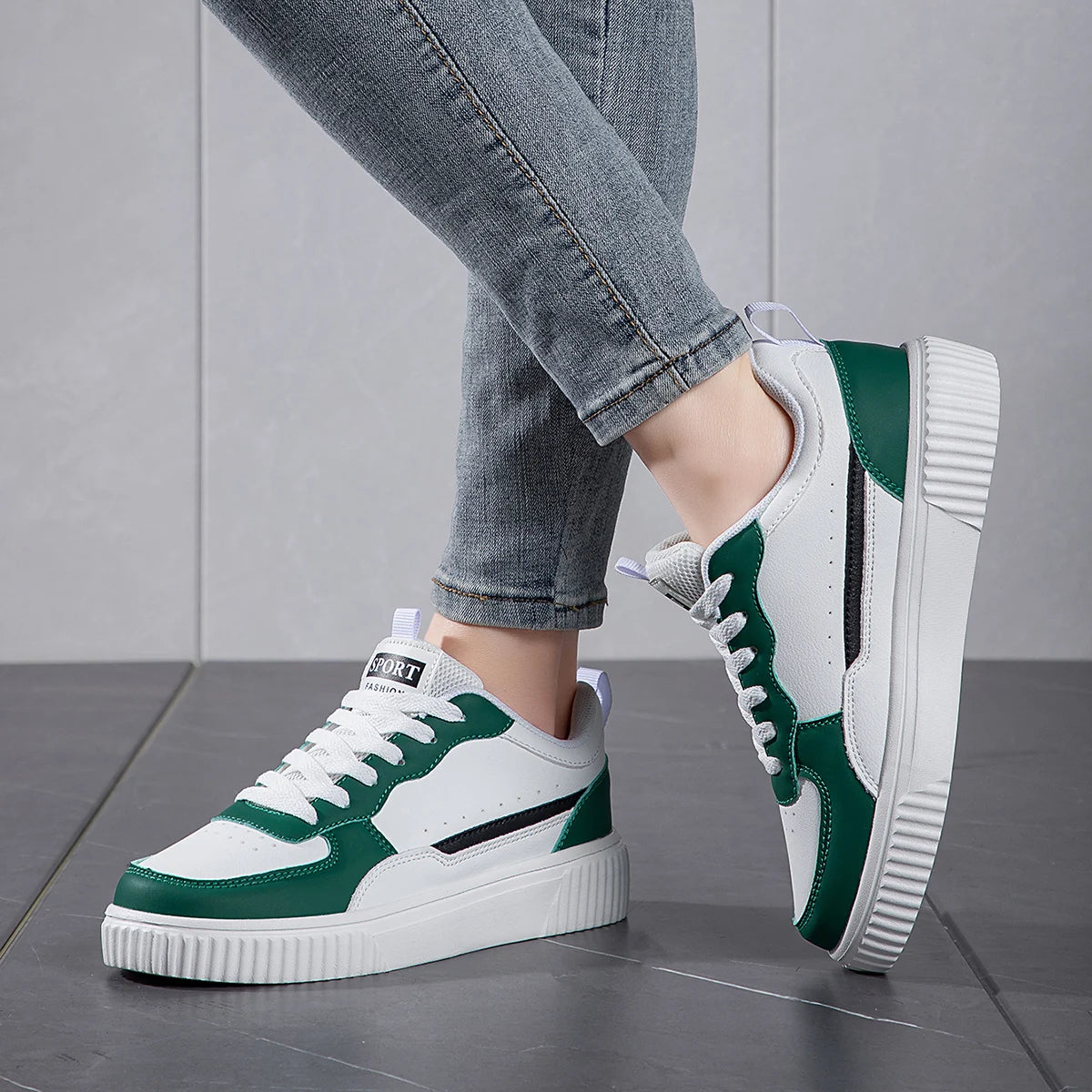 Women Shoes Skateboarding Shoes For Men Fashion Sneakers Lightweight White Black Sports Running Outdoor Casual Shoes