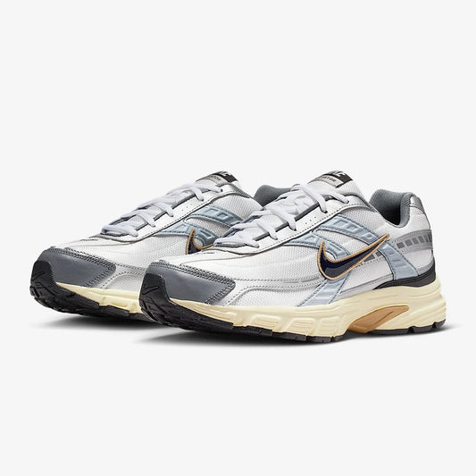 NIKE INITIATOR IO7609-101 Skateboarding Shoes - Größe EU 42, Material Polyester, Gewicht Leicht