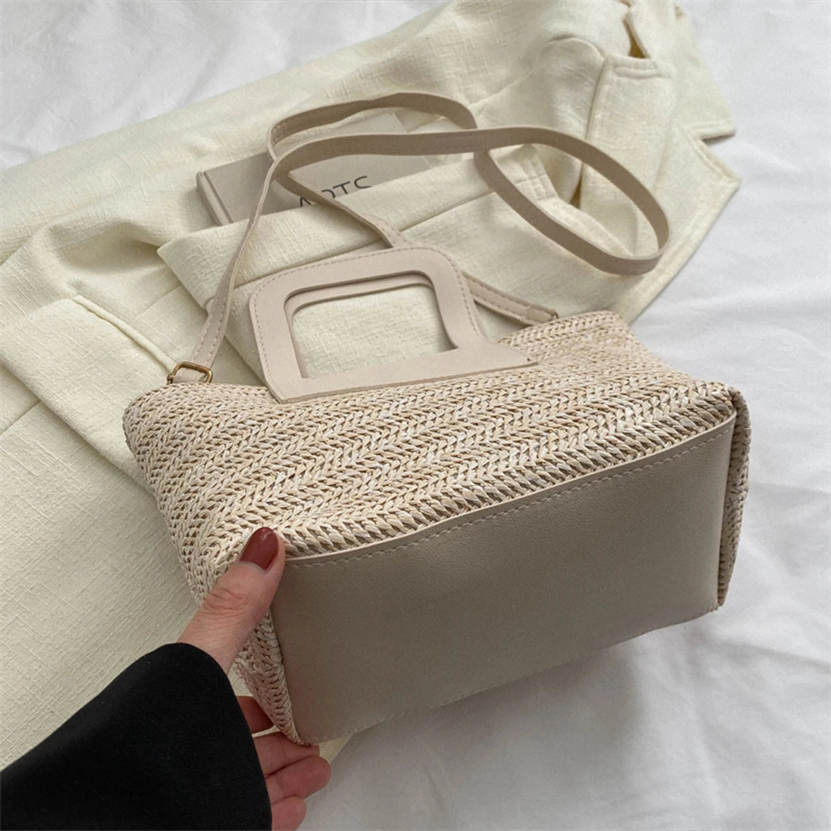Women Woven Straw Beach Bag Lightweight Summer Tote with PU Leather Handles Detachable Strap for Vacation Poolside Shoulder Bag
