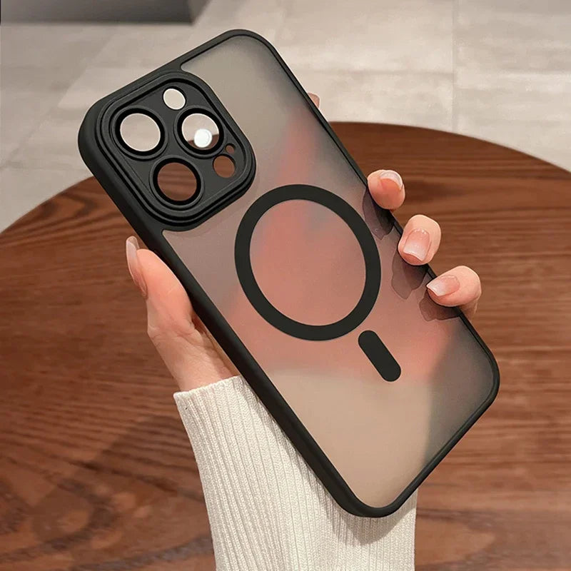 iPhone-Hülle 2025: Magnetic-Luxury Matte-Translucent - MagSafe Armor Collection