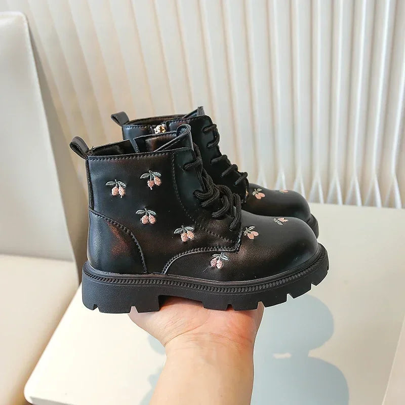 Luna Cherry Kurzstiefel Stickerei - Größe 24-37 Softsohle