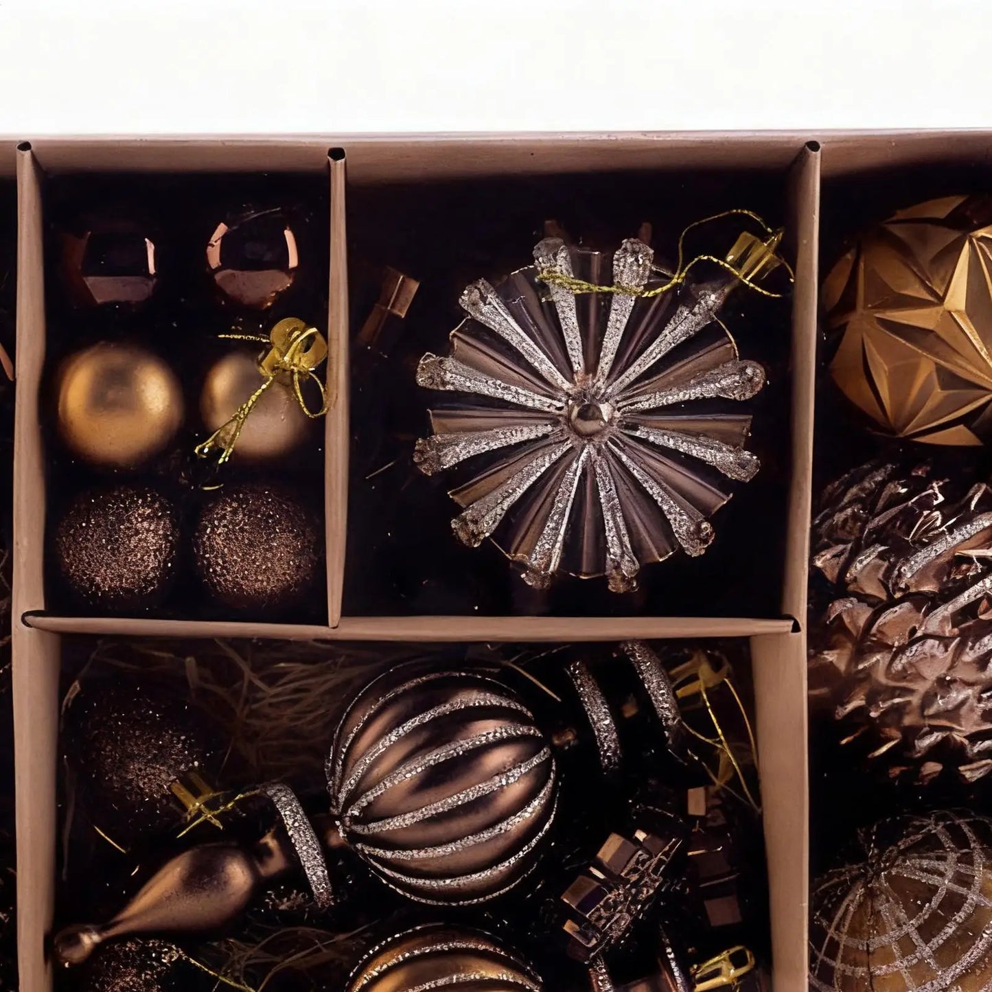 KugelKunst Bruchsicher Weihnachtskugel - Kapazität 53 Stück, Durchmesser 6 cm