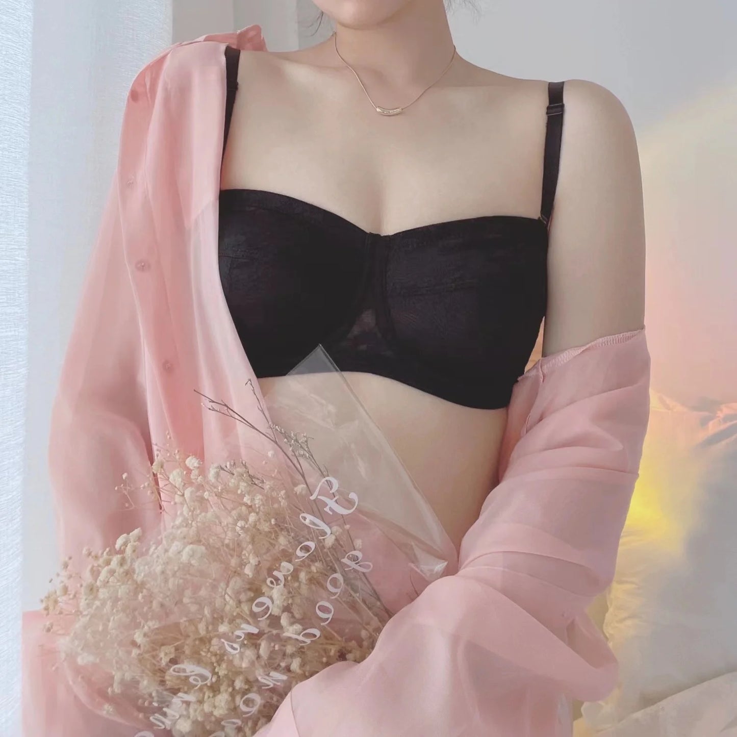 Women's Lingerie Strapless Ultra Thin Bra Transparent Embroidery Floral Brassiere Sexy Invisible Bralette Ladies Underwear