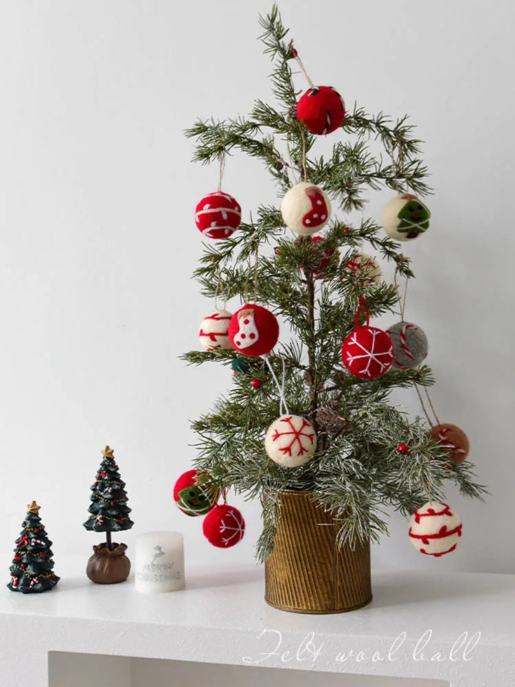 4Pcs Filz Kugeln Handgefertigt - Durchmesser 5 cm, Material Filz, Stückzahl 4