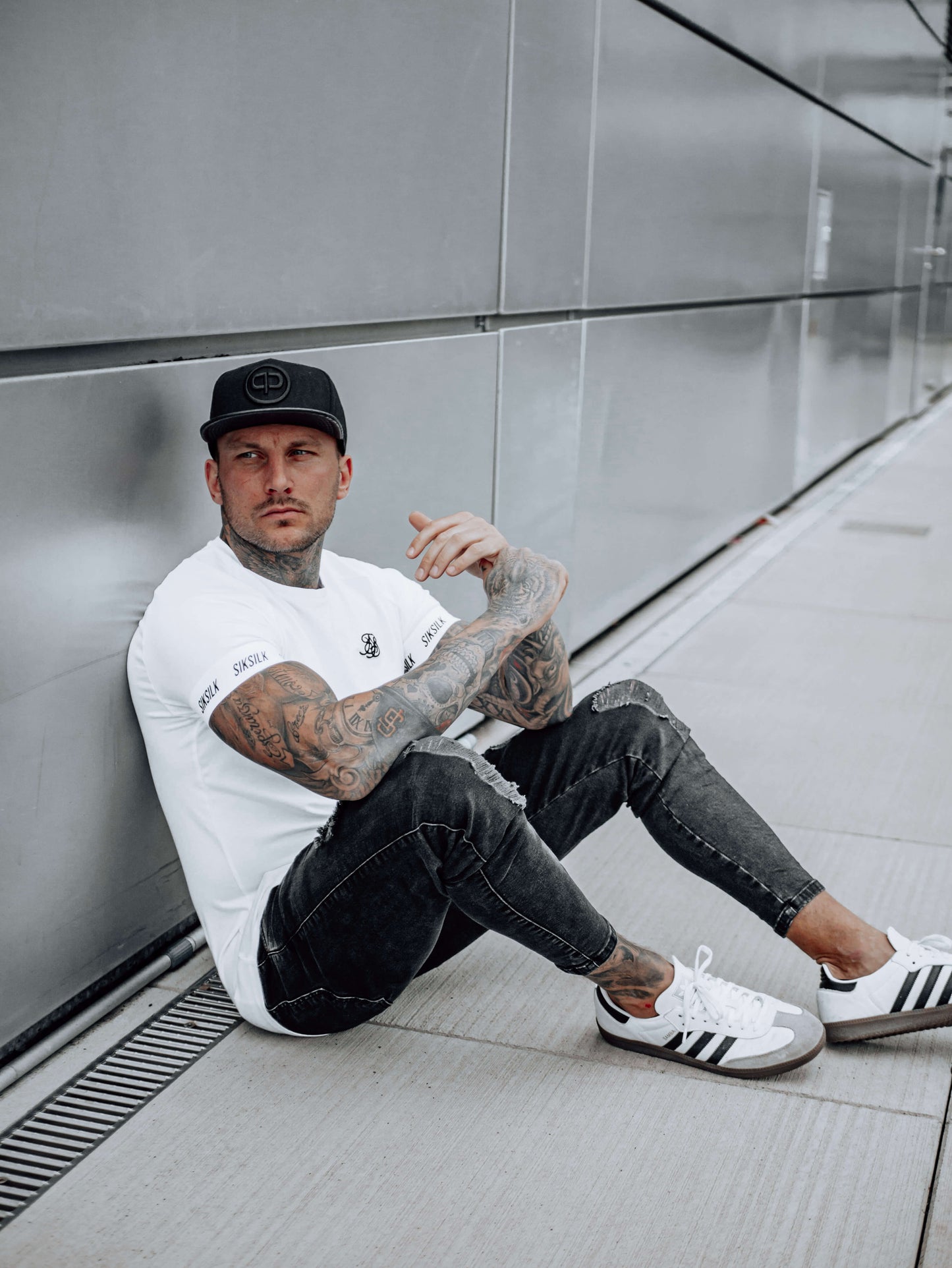 Snapback Cap - Black & Black