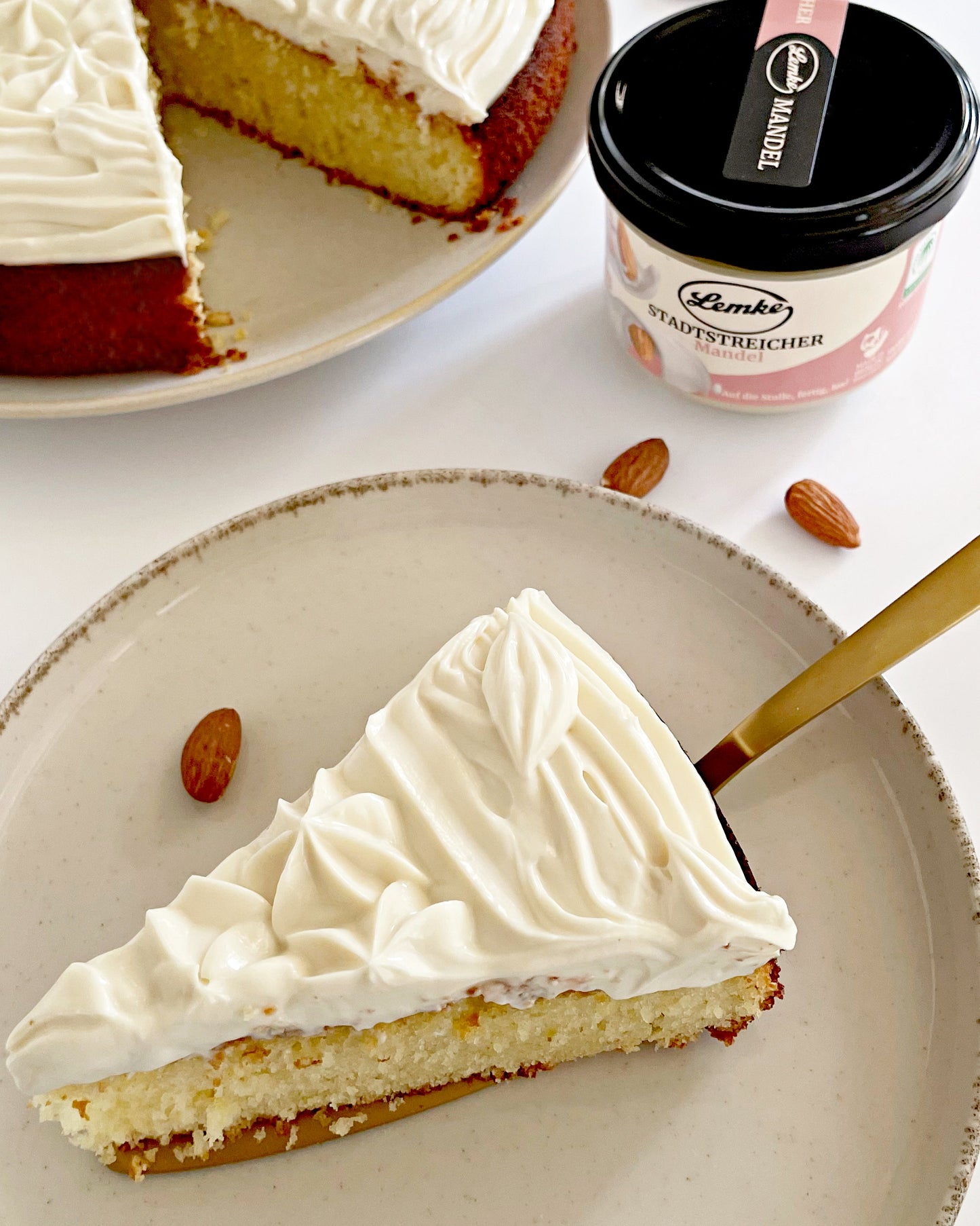 Cremă dulce cu migdale Lemke - Conținut 250 g, conținut de migdale 29,5%