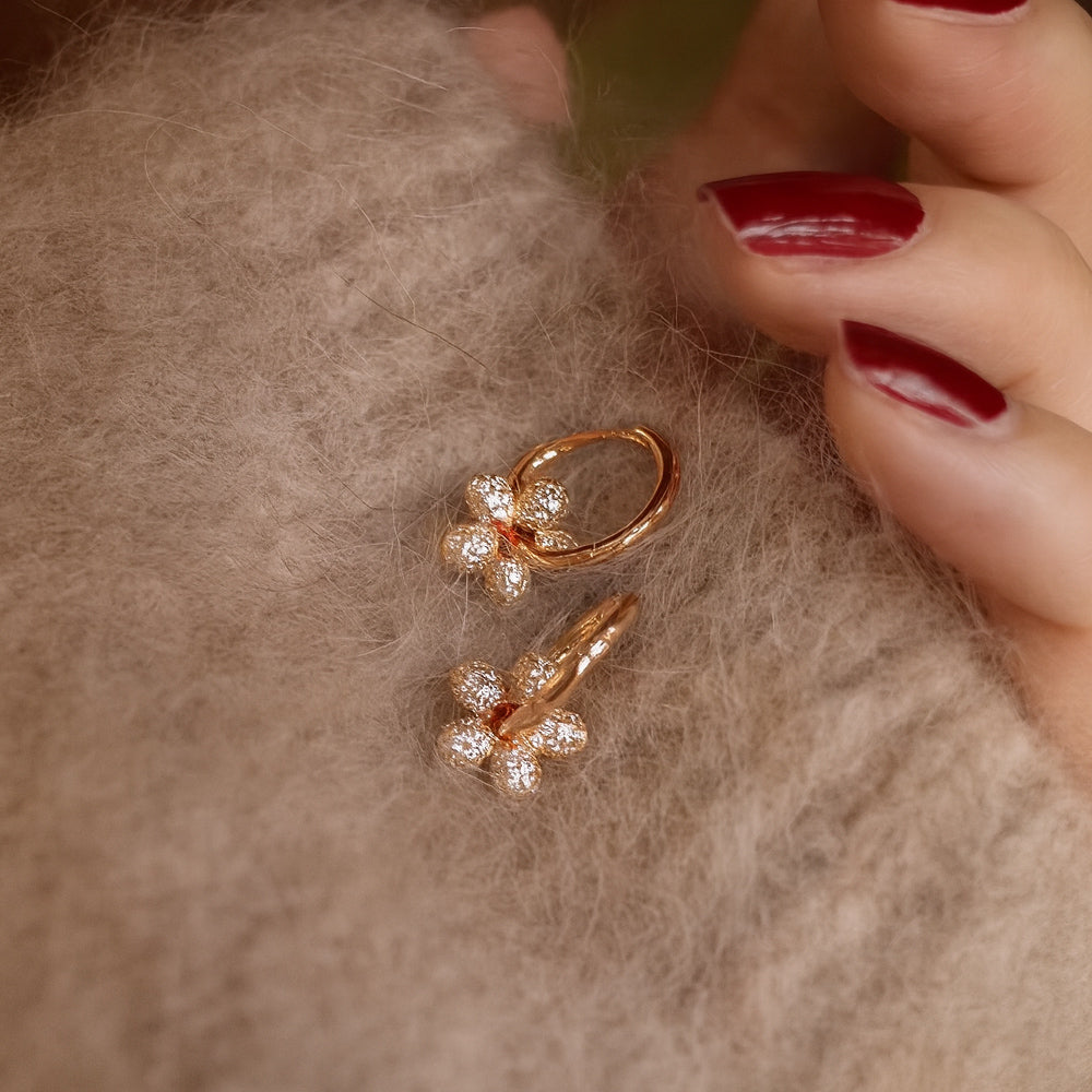 Cercei din argint 925, floare atârnată cu zirconiu cubic