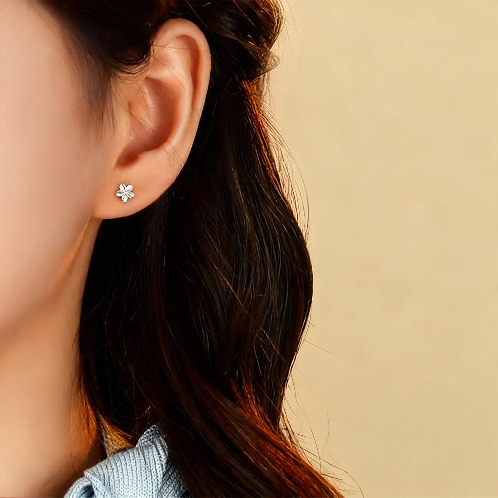 Cercei cu șurub din argint 925, floare mică