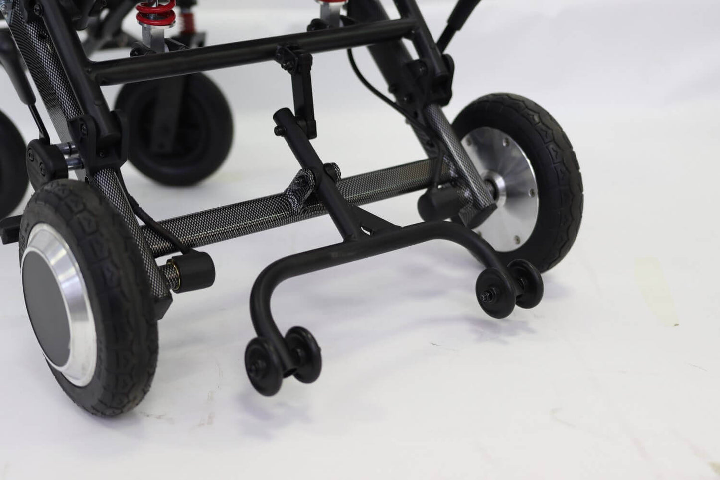 Scaun cu rotile pliabil electric din carbon, ușor de pliat, până la 120 kg – AT52325