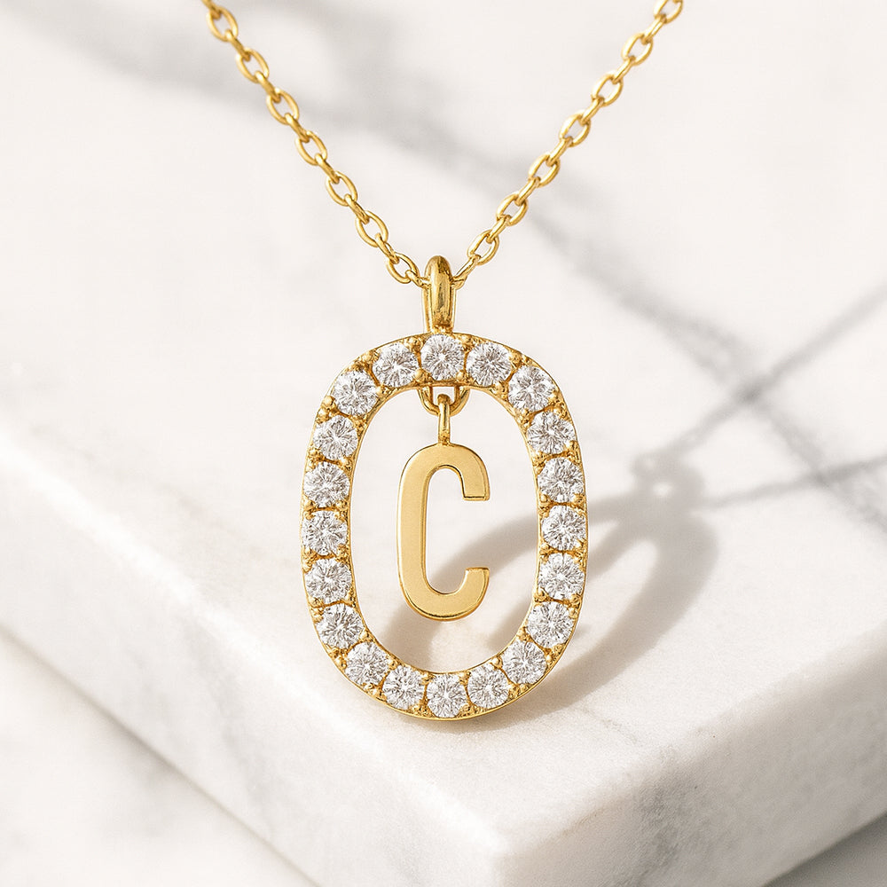 Colier cu pandantiv din argint 925, diverse litere într-un cerc cu strasuri, 45cm