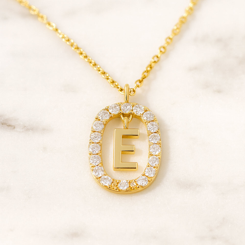 Colier cu pandantiv din argint 925, diverse litere într-un cerc cu strasuri, 45cm