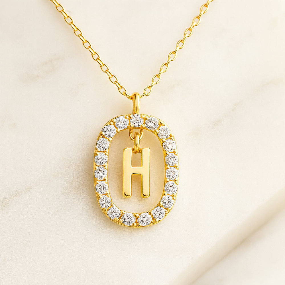 Colier cu pandantiv din argint 925, diverse litere într-un cerc cu strasuri, 45cm