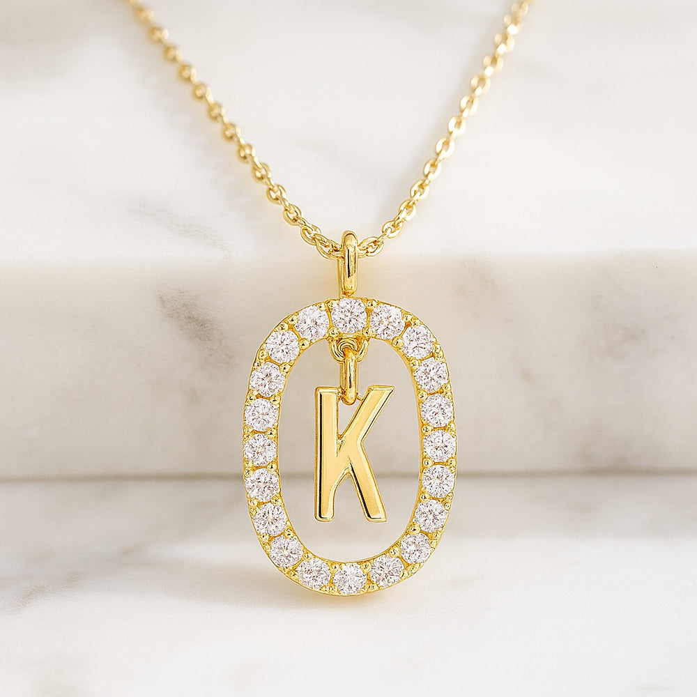 Colier cu pandantiv din argint 925, diverse litere într-un cerc cu strasuri, 45cm