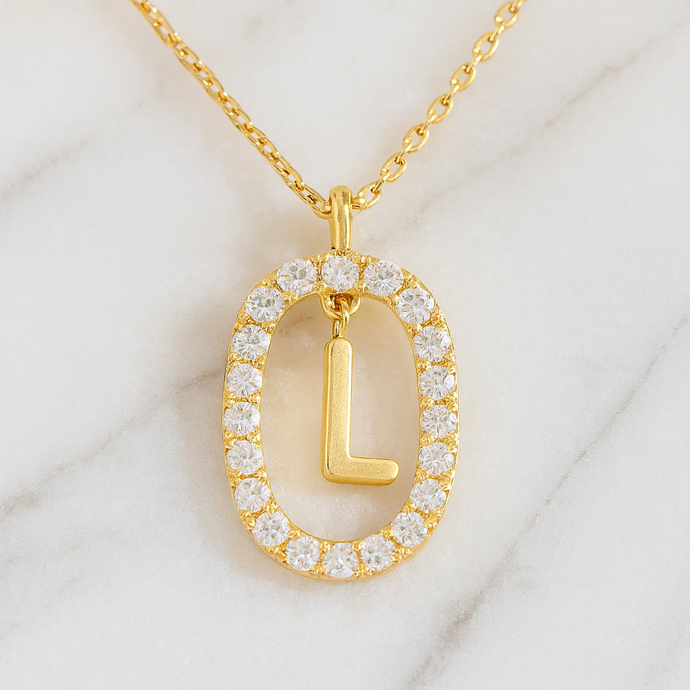 Colier cu pandantiv din argint 925, diverse litere într-un cerc cu strasuri, 45cm