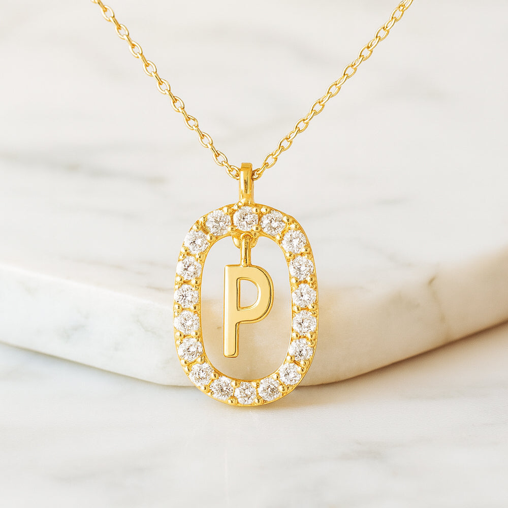 Colier cu pandantiv din argint 925, diverse litere într-un cerc cu strasuri, 45cm