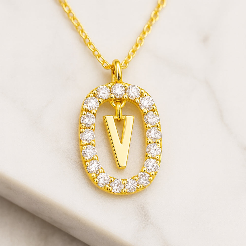 Colier cu pandantiv din argint 925, diverse litere într-un cerc cu strasuri, 45cm