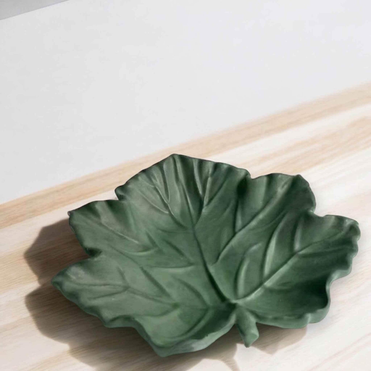 Handgegossenes Hanfblatt Herbstcharme - Größe 20 cm, Gewicht 0,3 kg