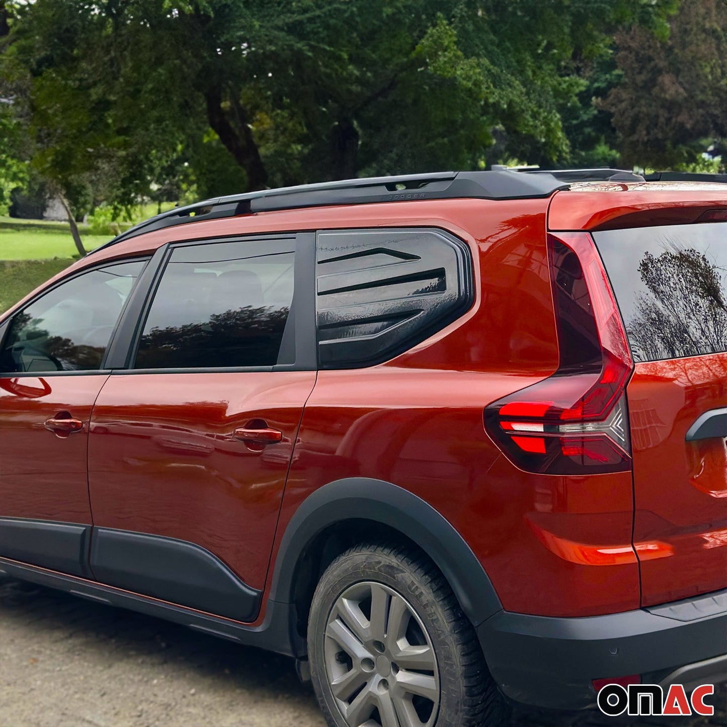 2022-2025 Dacia Jogger Heckfenster-Verkleidung MPV Schwarz 2 tlg