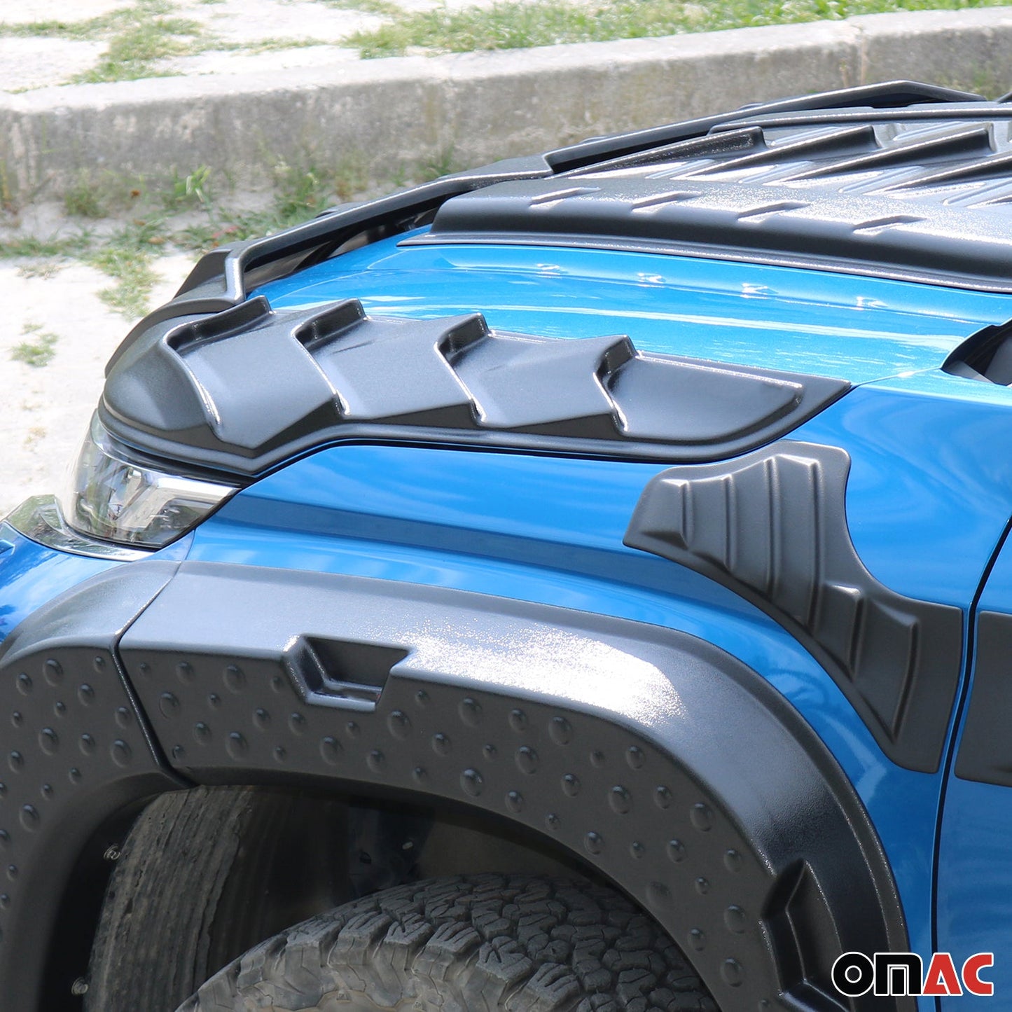 Osłona maski chroniąca przed owadami i odpryskami kamieni do Mitsubishi L200 2019-2025 (3x)